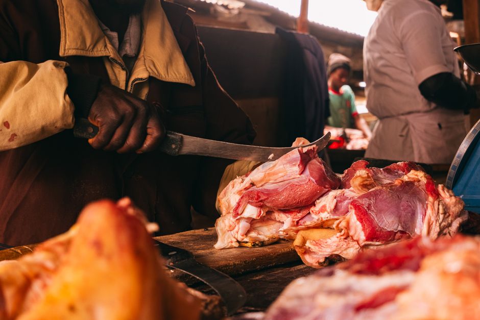 Le savoir-faire de l'artisan boucher.