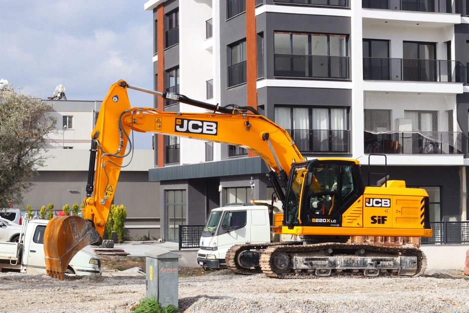 Les engins : capital lourd, entretien coûteux.
